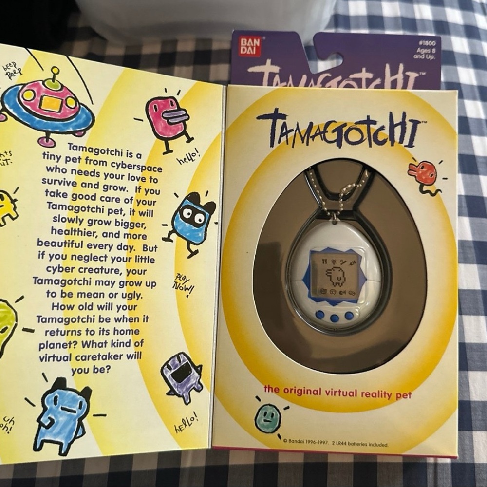Bandai Tamagotchi Virtual Pet